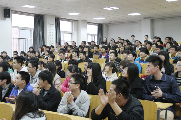 第十四学生党支部召开组织生活会