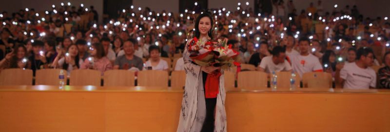 女高音歌唱家黄璐博士“中国艺术歌曲百校巡演文化交流音乐会”在365游戏大厅圆满举办