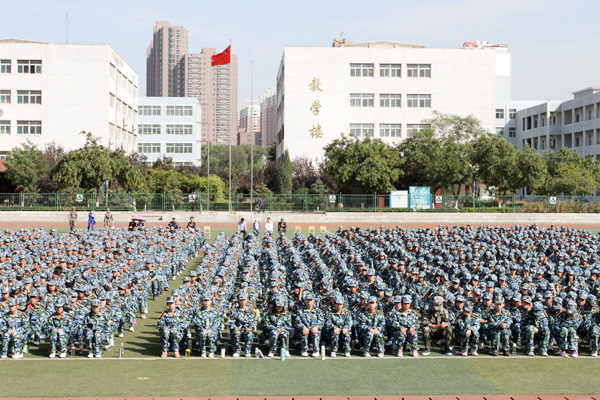 365游戏大厅举行2011级新生地震消防知识及应急避险逃生安全教育讲座