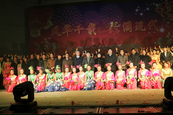 365游戏大厅2012年元旦晚会圆满结束