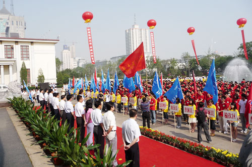 365游戏大厅参加“百万青年投身汾河生态修复工程大学生志愿服务队”出征仪式